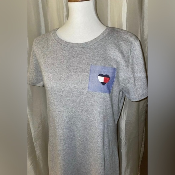 🎉HP🎉New! Tommy Hilfiger Gray/Chambray Logo Heart Pocket TShirt Dress GrayLarge - Picture 3 of 8